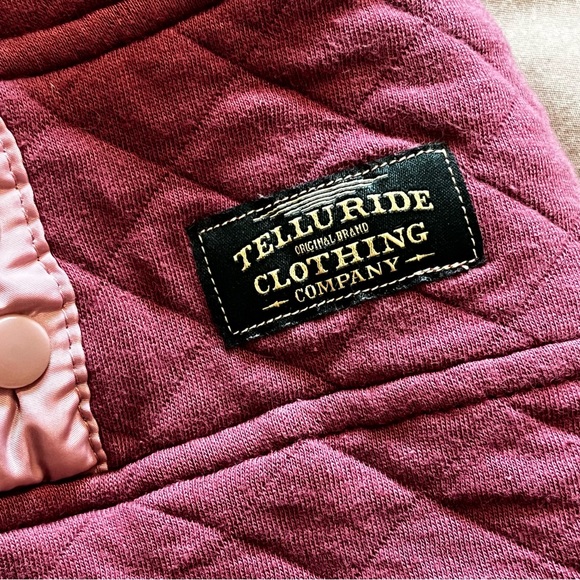 Telluride Clothing | Quilted Dog Blanket - Picture 3 of 11